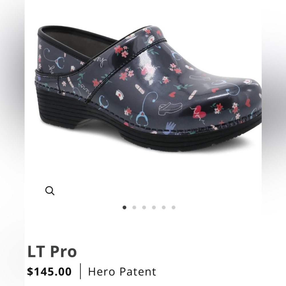 Dansko LT Clogs Hero pattern, Size 38 (7.5-8)
Only worn twice!